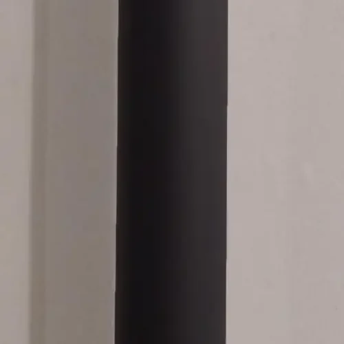 Foto van de zwarte buis van 25cmmlang en een diameter van 80mm
